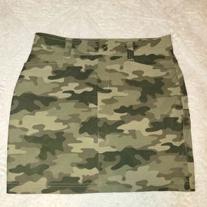 Eddie Bauer casual/athletic skirt (Size 6)